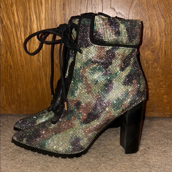 Steve Madden Black and Green Lace Up Boots - Picture 2 of 3